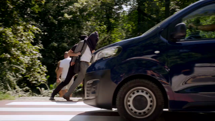 Roba uniesli priamo na ulici za bieleho dňa